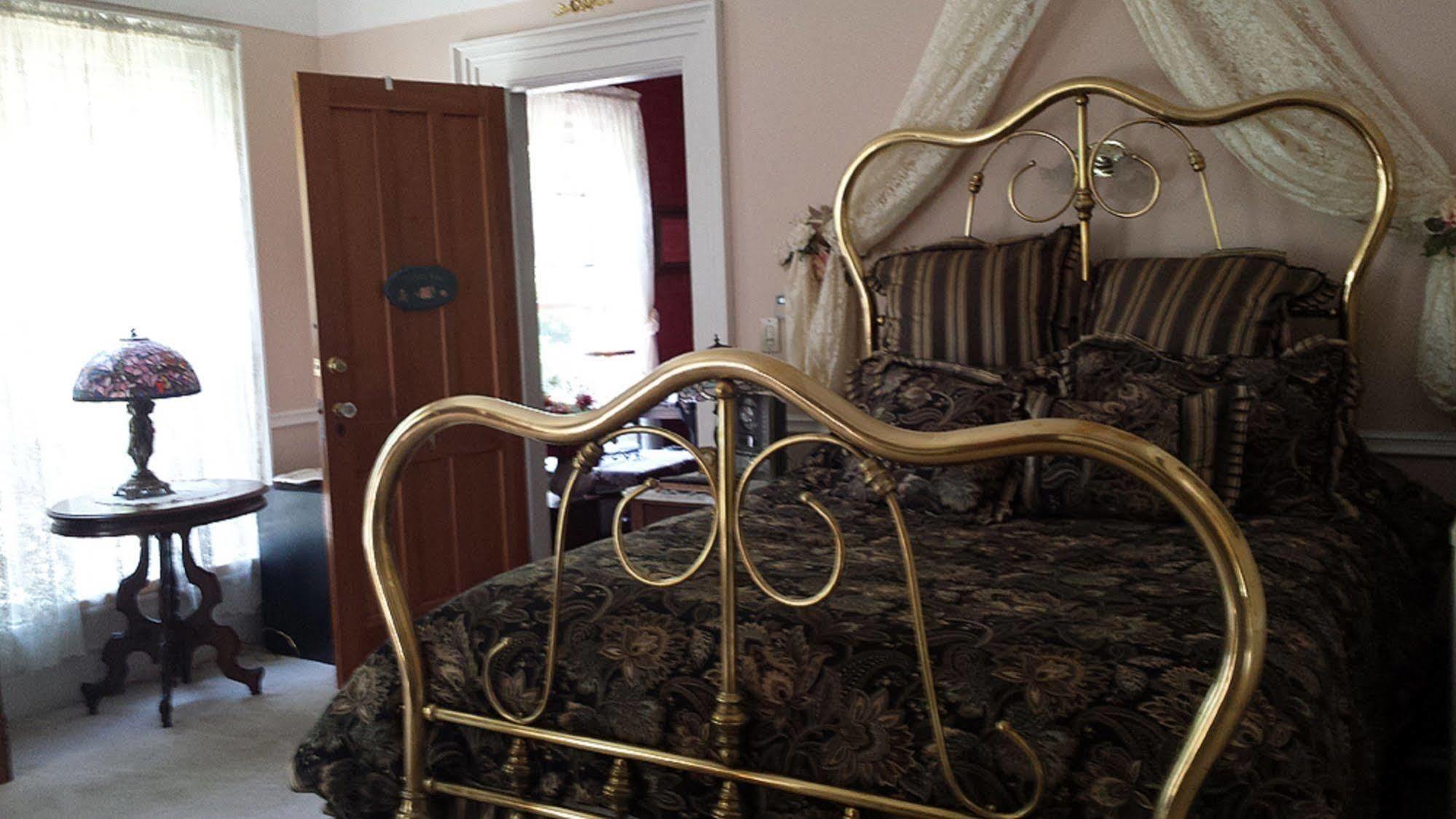 Bellinger Rose Bed & Breakfast Herkimer Buitenkant foto