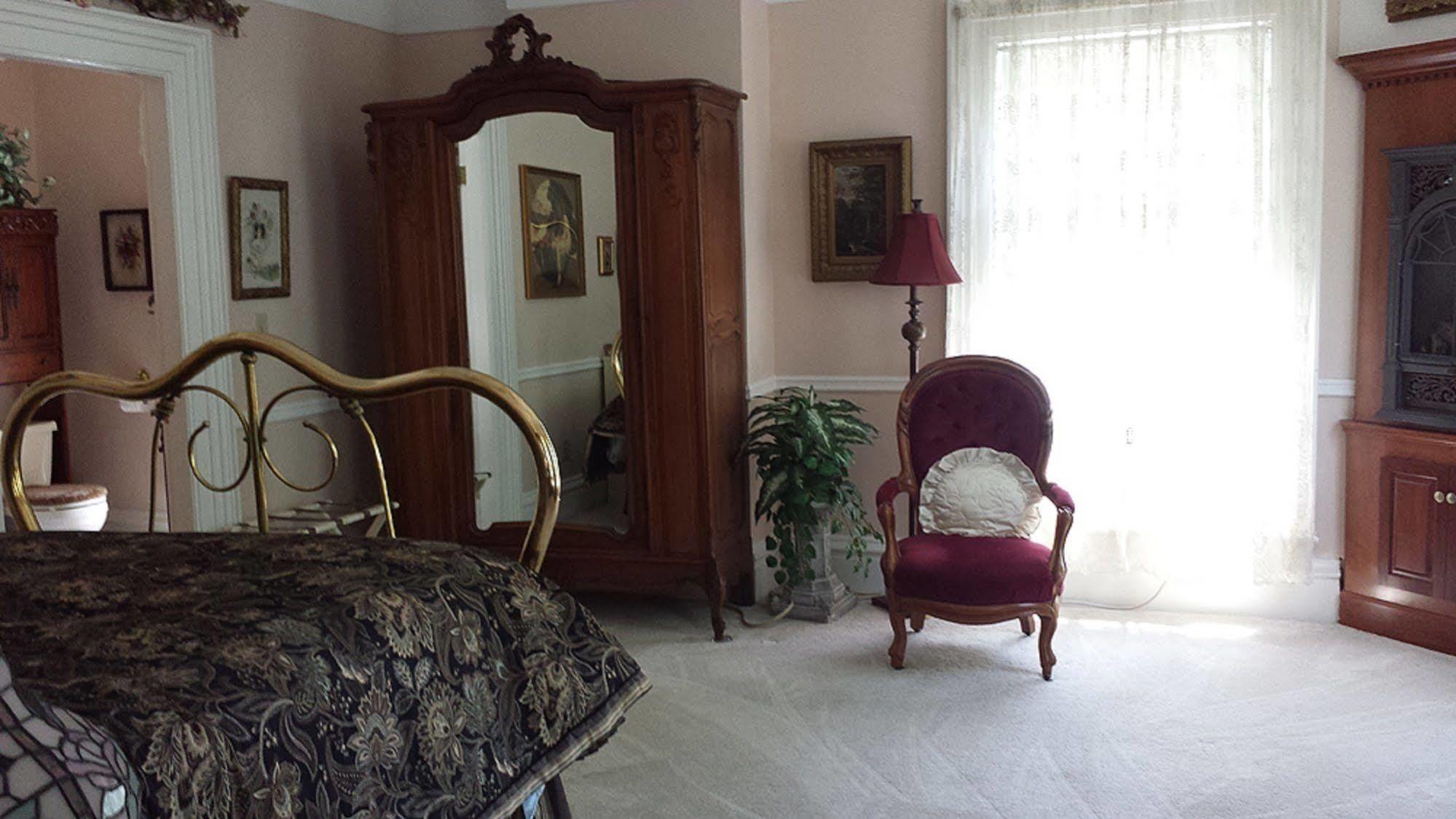 Bellinger Rose Bed & Breakfast Herkimer Buitenkant foto