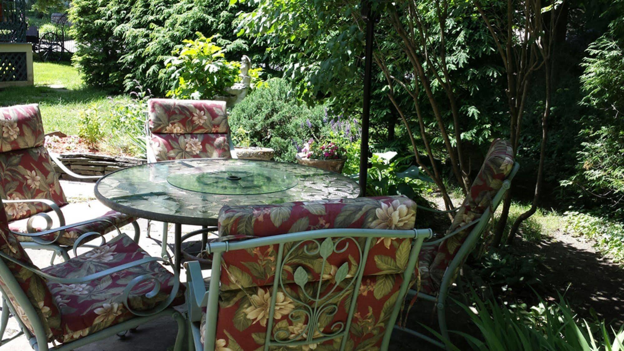 Bellinger Rose Bed & Breakfast Herkimer Buitenkant foto